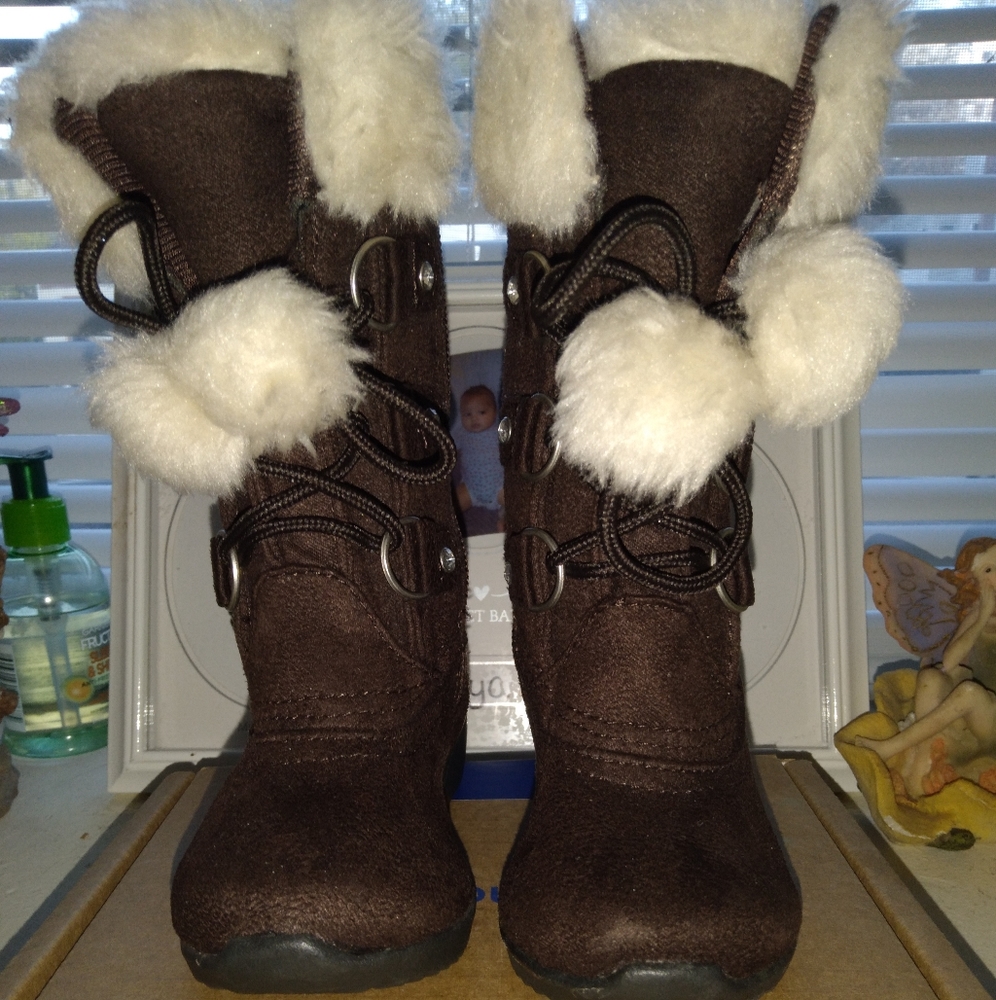 N.W.O.T Adorable Girls size 5M boots 😍🥰